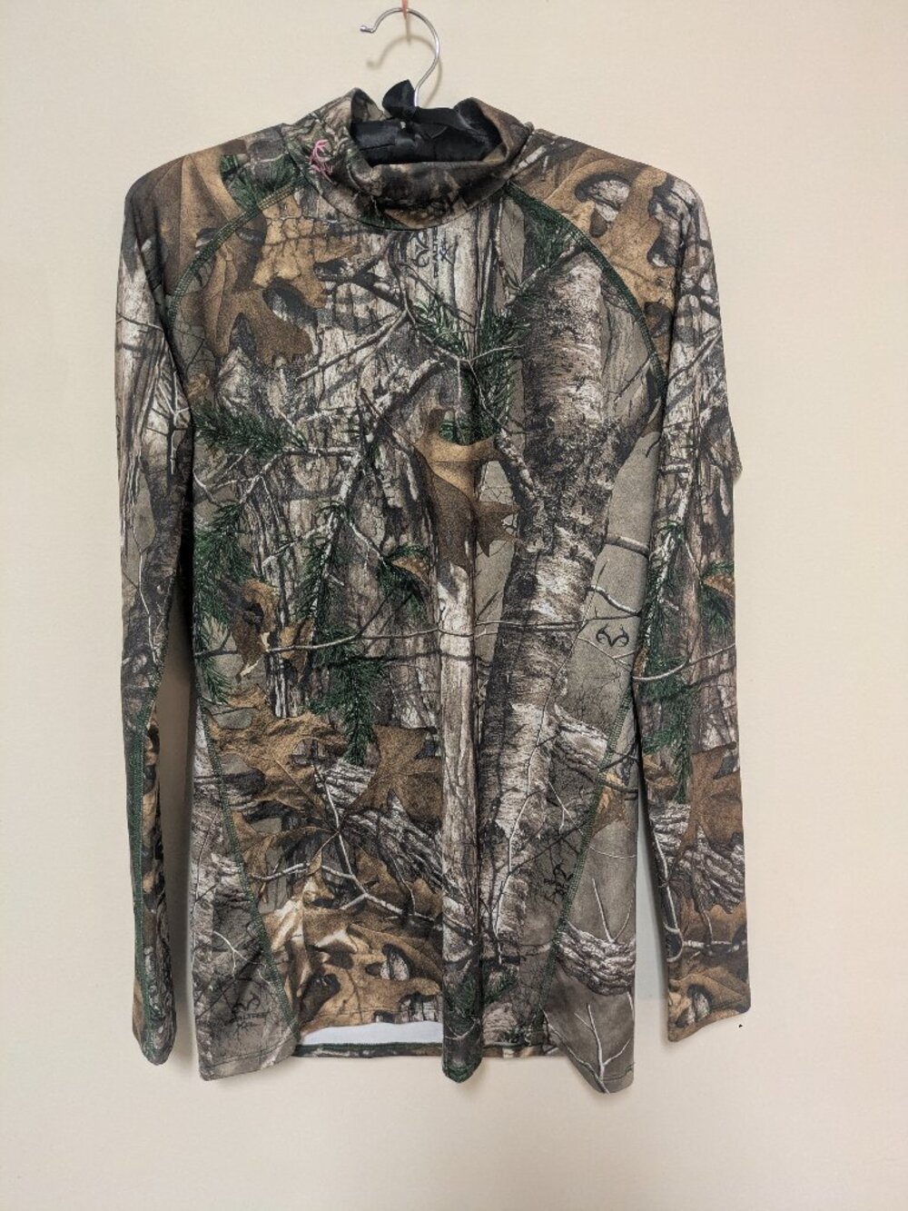 Bushmaster women's size medium camo tight spandex shirt long sleeve hunting